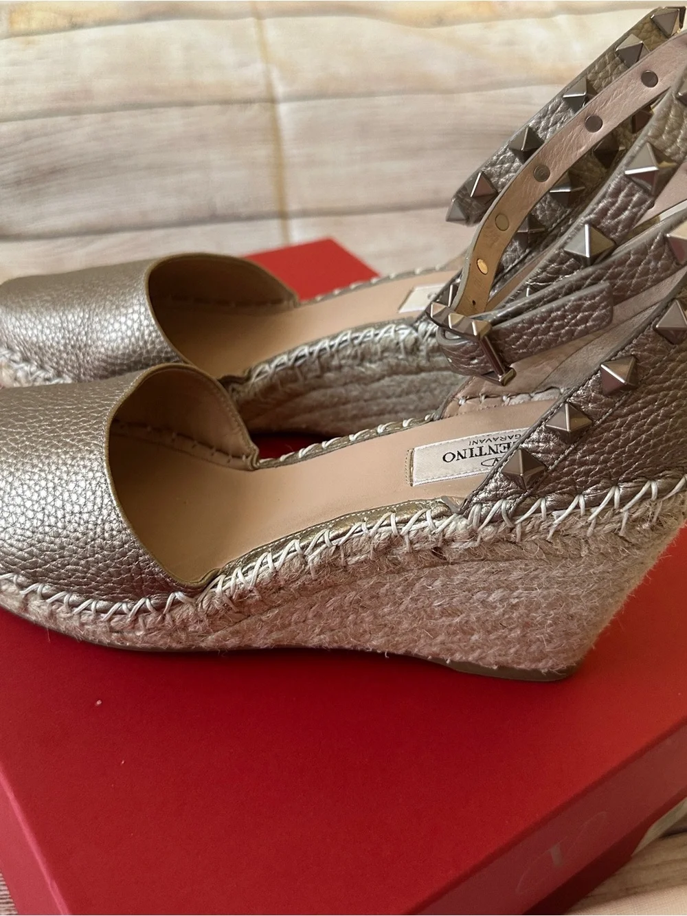 Valentino Garavani Rockstud Metallic Pebble Grain Leather Espadrille Wedge